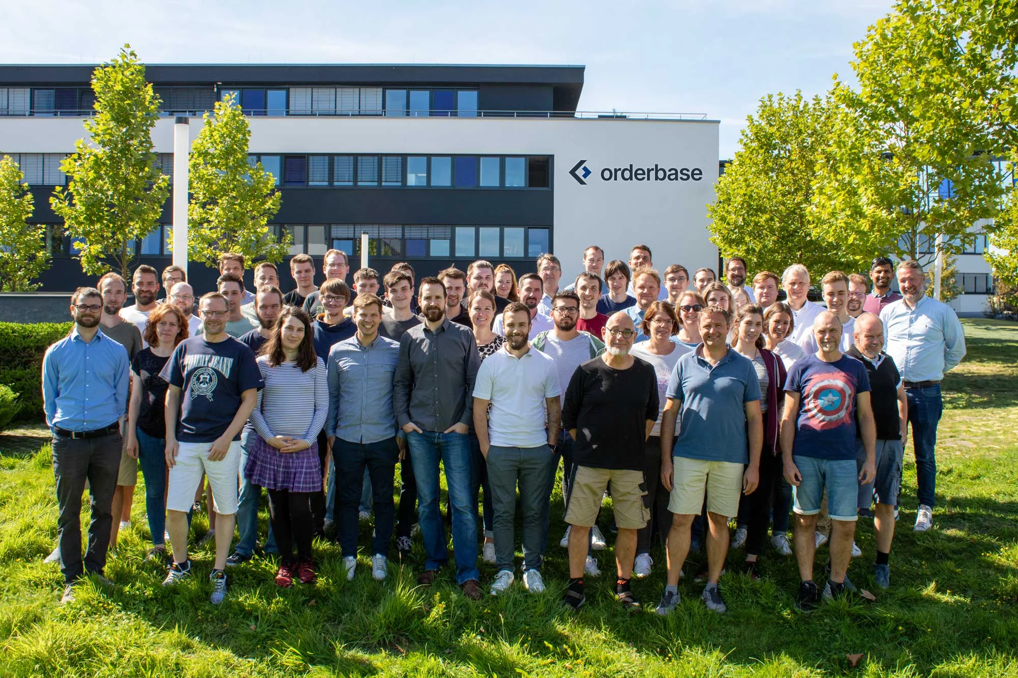 orderbase Teamfoto Teamfoto der orderbase Mitarbeitenden – engagiertes Team, vertrauensvolle Zusammenarbeit und starke Unternehmenskultur als wichtigste Ressource.